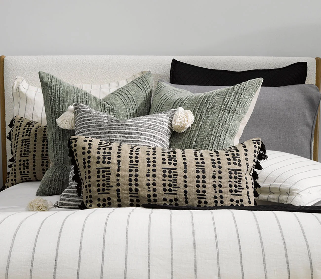 Villa by Classic Home Monaco Ivory Linen 3-Piece Duvet Cover Set - Image 7
