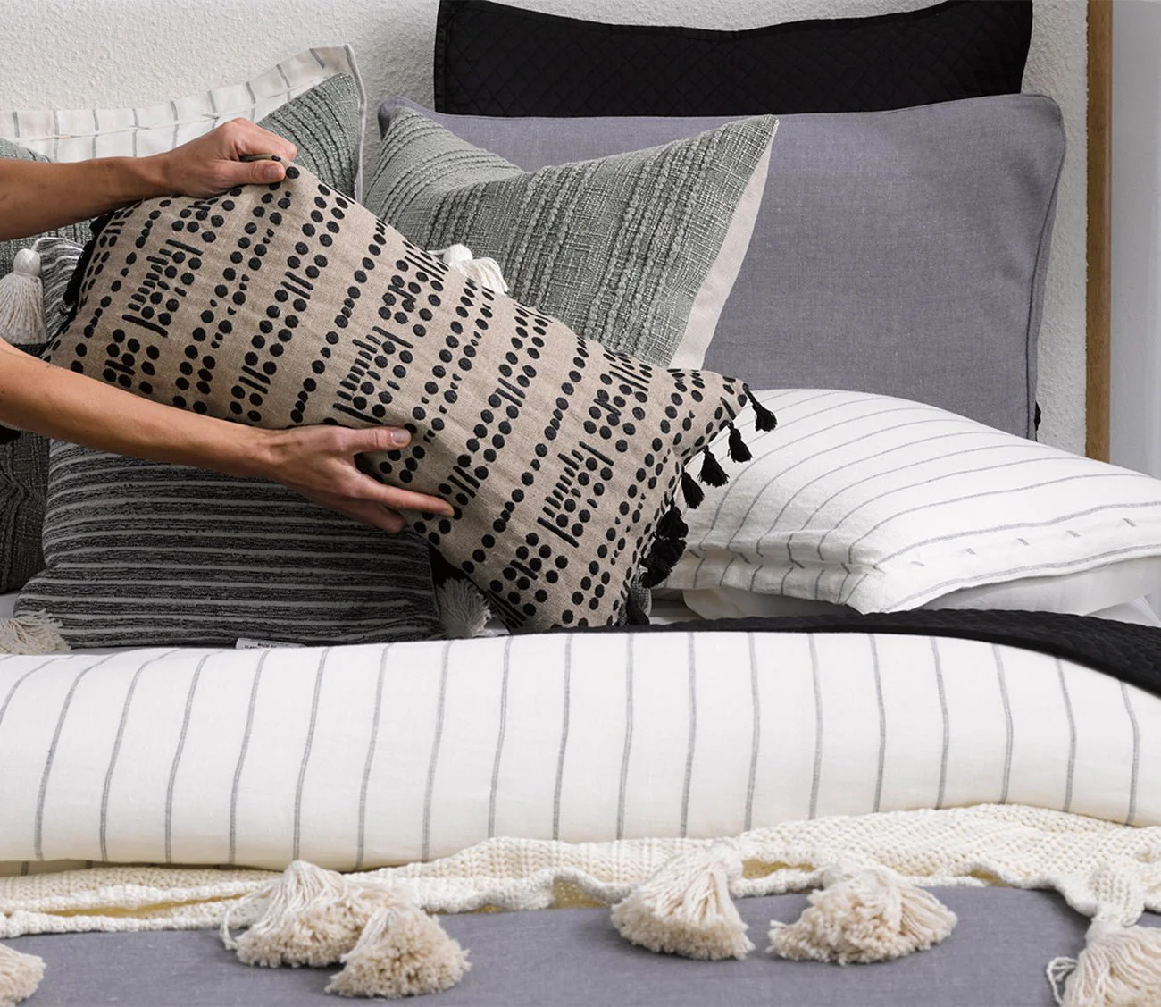 Villa by Classic Home Monaco Ivory Linen 3-Piece Duvet Cover Set - Image 8